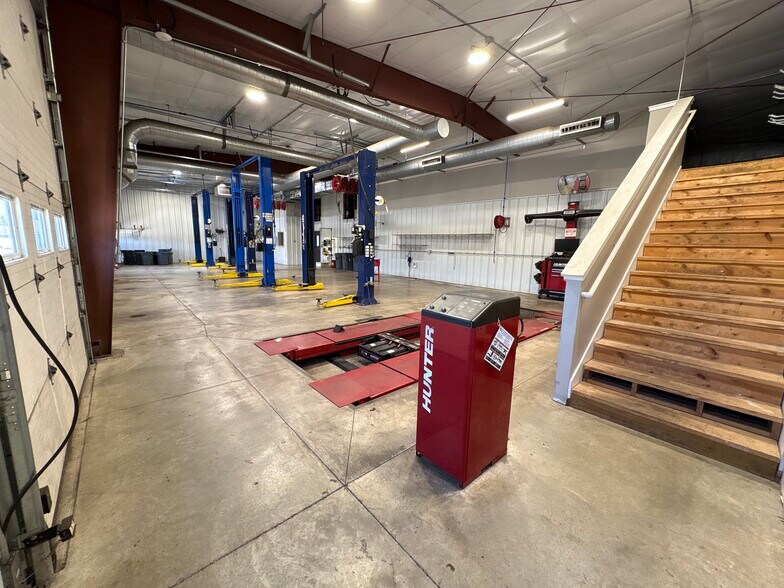 More Photos Of 2206 IFCU Way way, Lafayette Auto Repair For Sale