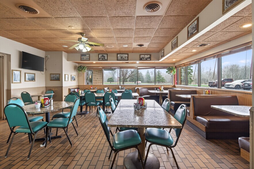 More Photos Of 17646 NE Central Ave, Ham Lake Restaurant For Sale