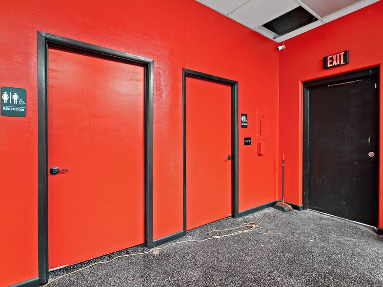 More Photos Of 2111 S Alma School Rd, Mesa General Retail For Lease