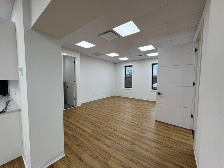 More Photos Of 7102 Myrtle Ave, Ridgewood Storefront Retail Office For Lease