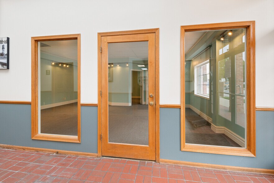 More Photos Of 316 N Main St, Lake Mills Office For Sale