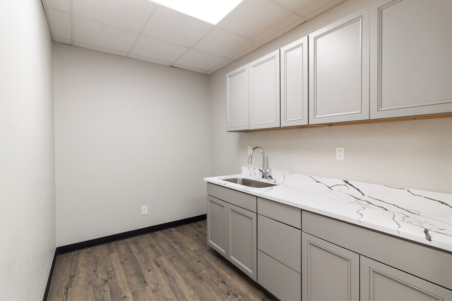 More Photos Of 4049 King Air Dr, Wixon Valley Warehouse For Lease