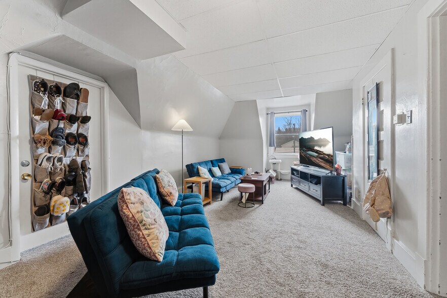 More Photos Of 1042 Morgantown Ave, Fairmont Specialty For Sale