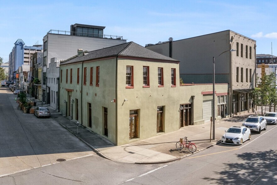 Primary Photo Of 920 - 926 Tchoupitoulas St, New Orleans Light Distribution For Sale