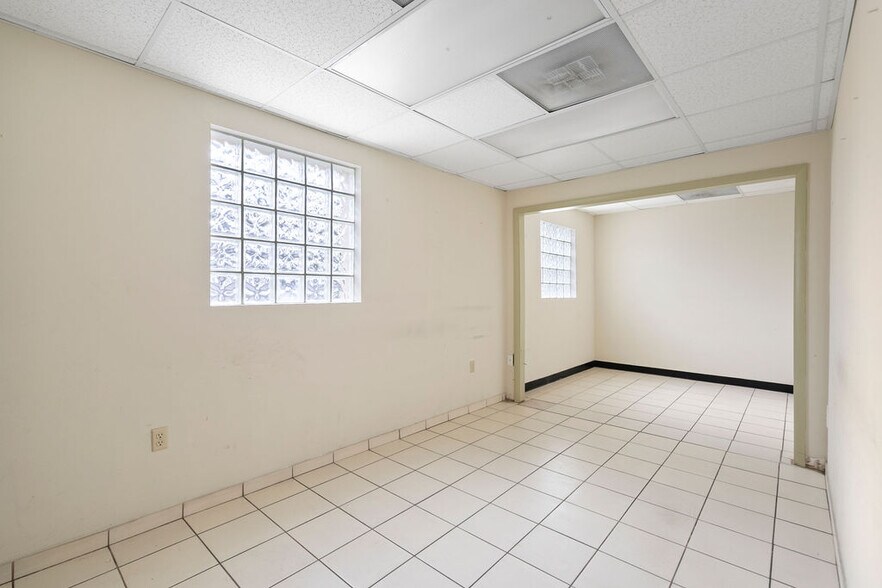More Photos Of 12429 W Dixie Hwy, North Miami Medical For Sale