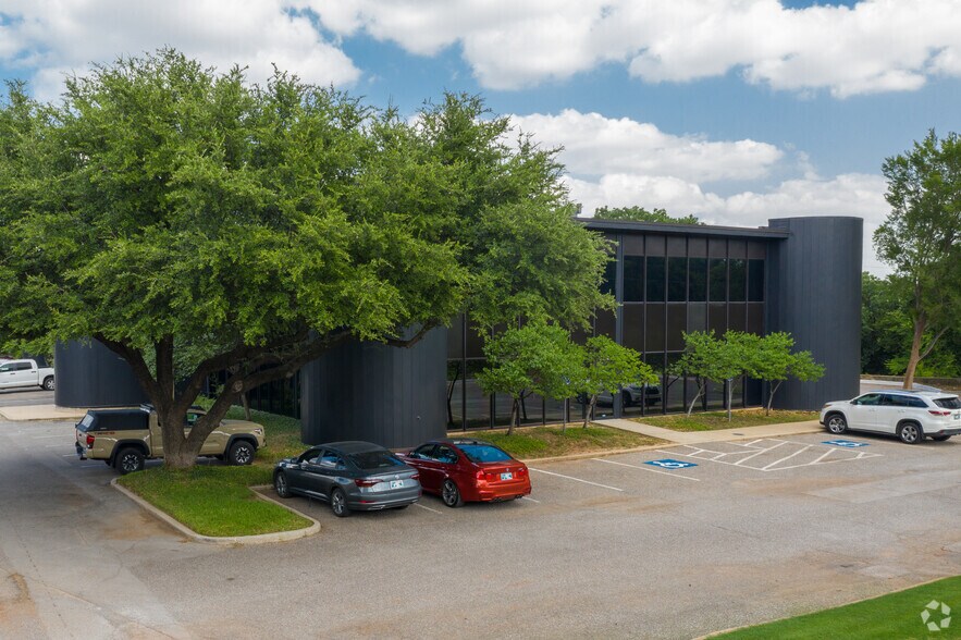 More Photos Of 5500 N Western Ave, Oklahoma City Office For Lease