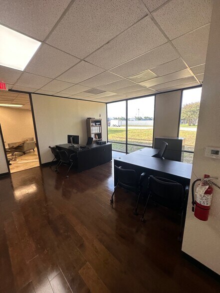 More Photos Of 9207 Emmott Rd, Houston Warehouse For Lease