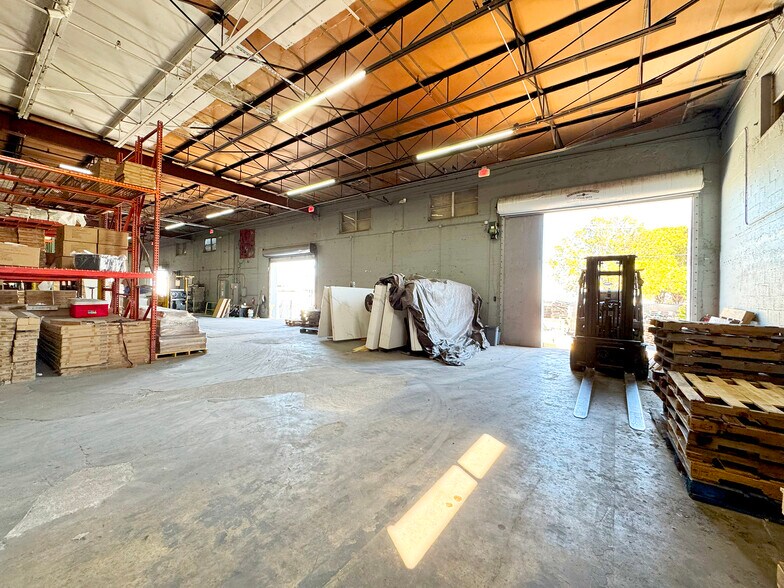 More Photos Of 7215 W 20th Ave, Hialeah Manufacturing For Sale