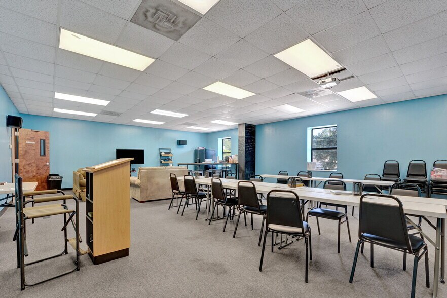 More Photos Of 3232 Covington Pike, Memphis Religious Facility For Sale