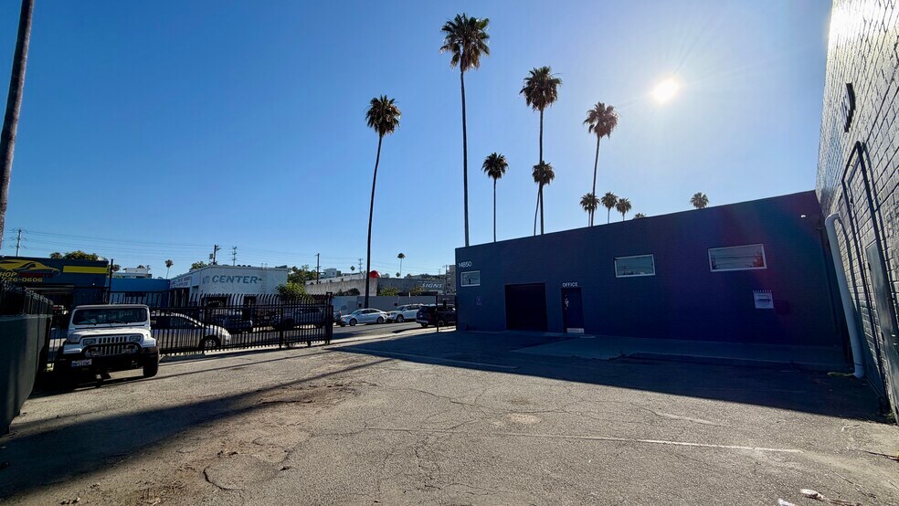 More Photos Of 14855 Bessemer St, Van Nuys Service For Lease