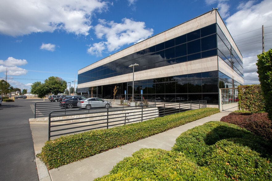 Primary Photo Of 1552 Coffee Rd, Modesto Medical For Lease