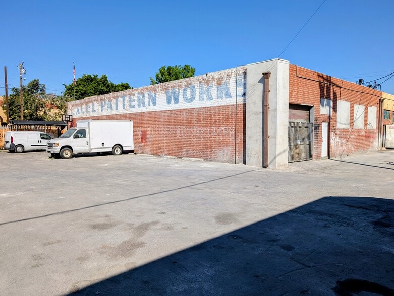 More Photos Of 5916 Lillian St, Los Angeles Industrial For Lease