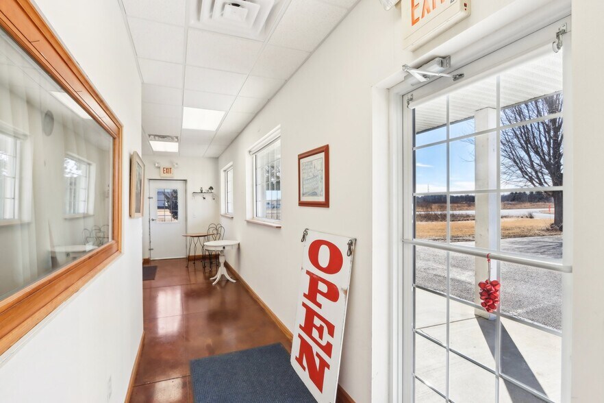 More Photos Of 680 Enterprise Dr, Lake Mills Freestanding For Lease