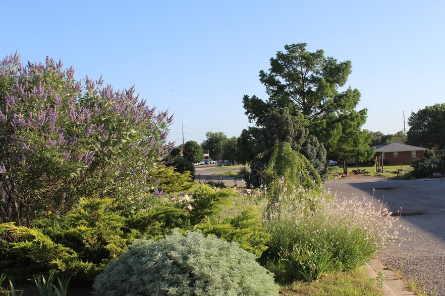 More Photos Of 2224 8th St, Woodward General Retail For Sale