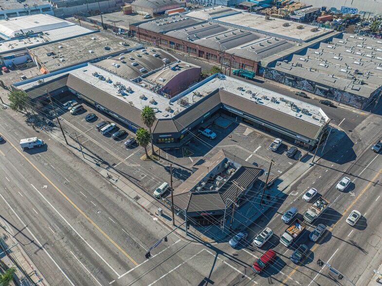 More Photos Of 1901 S Alameda St, Los Angeles General Retail For Sale