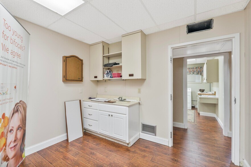 More Photos Of 428 Hospital Drive, Columbus Medical For Sale