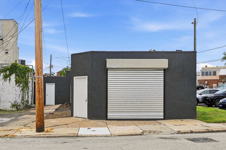 Primary Photo Of 806 Powell Ave, Darby Office For Sale