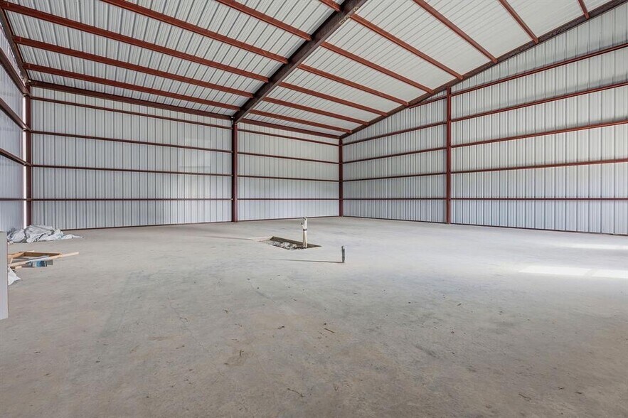 More Photos Of 10200 Darden Hill Rd, Austin Flex For Sale