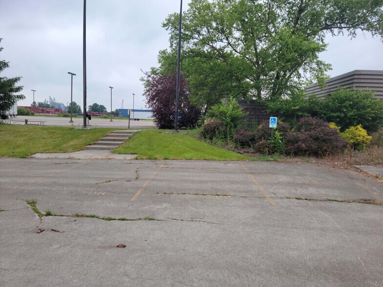 More Photos Of 917 Liechty Rd, Berne Office For Lease