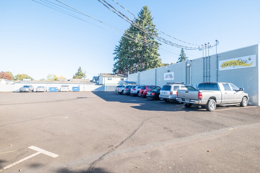 More Photos Of 2175 S Main Rd, Lebanon General Retail For Sale