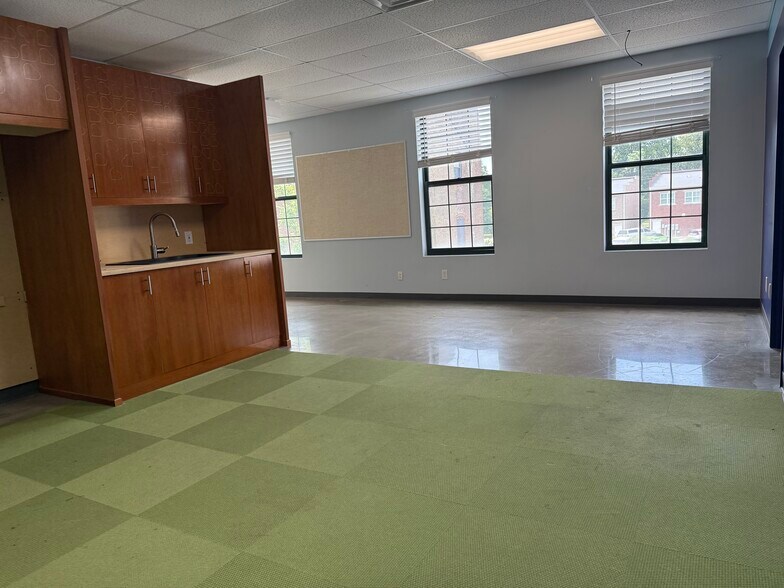 More Photos Of 201-217 N Main St, Versailles Storefront Retail Office For Lease