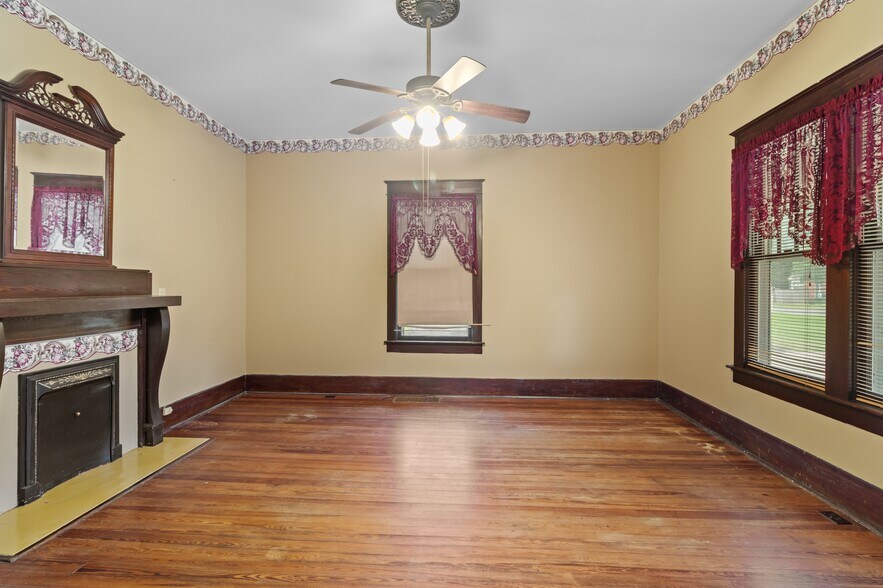 More Photos Of 300 Maple St, Smyrna Restaurant For Sale