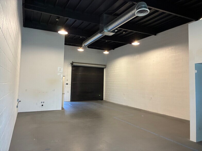 More Photos Of 3307 W Burbank Blvd, Burbank Loft Creative Space For Lease