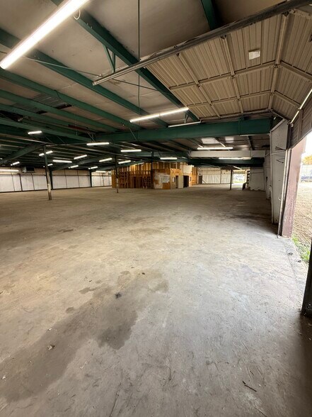 More Photos Of 4068 Hatcher Cir, Memphis Warehouse For Lease