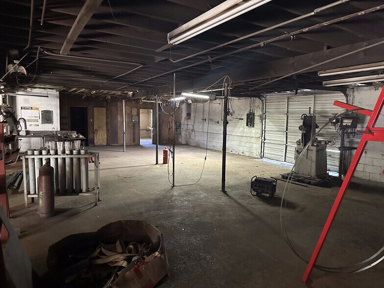 More Photos Of 1398 Stonewall St, Memphis Warehouse For Lease