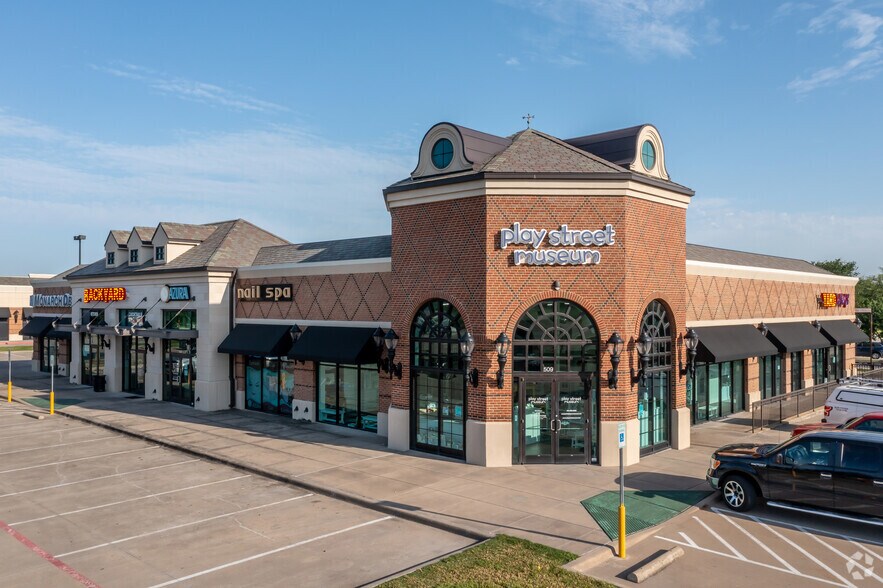 More Photos Of 205 E FM 544 Hwy, Murphy Unknown For Lease