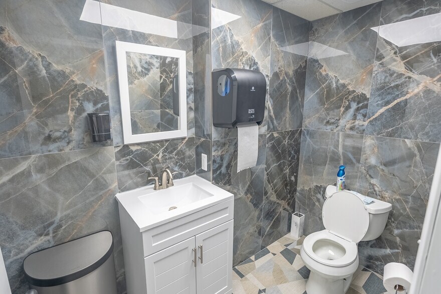 More Photos Of 15645 Farmington Rd, Livonia Medical For Lease