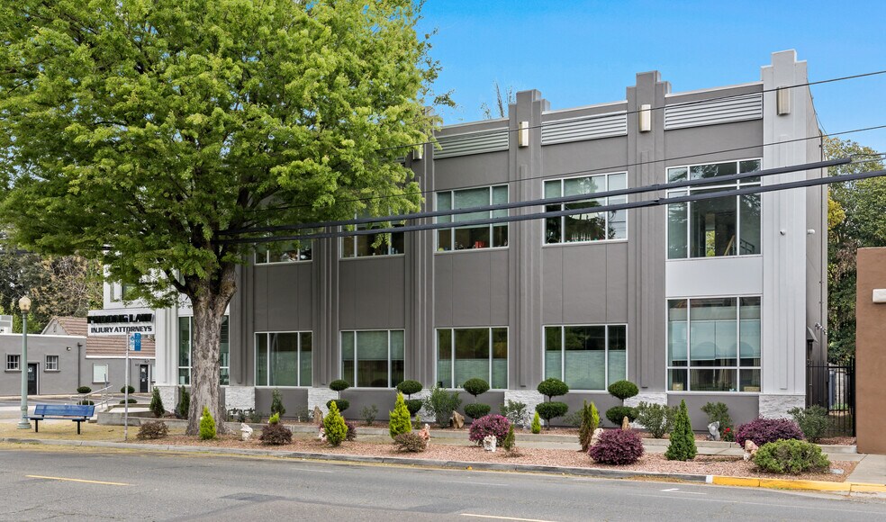 More Photos Of 2725 Riverside Blvd, Sacramento Coworking Space