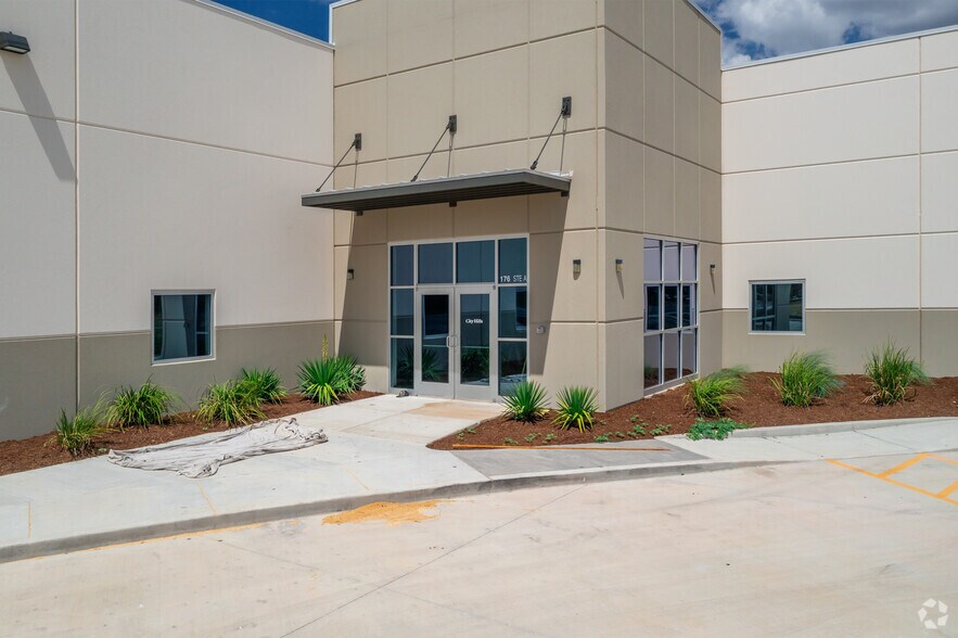 More Photos Of 176 Enterprise Pkwy, Boerne Unknown For Lease