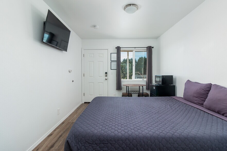 More Photos Of 3510 NE Highway 101, Lincoln City Hotel For Sale