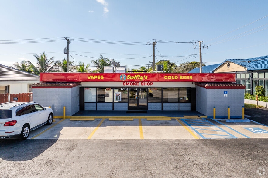 More Photos Of 1290 Lantana Rd, Lake Worth Convenience Store For Lease