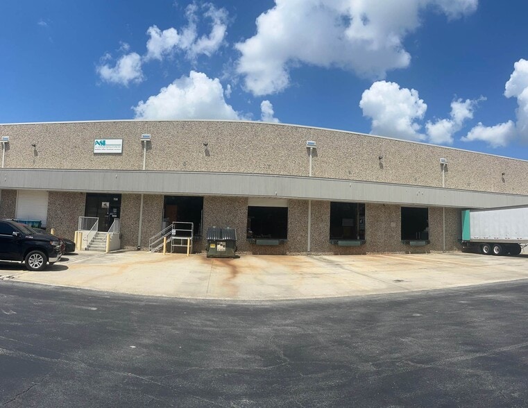 More Photos Of 7510-7540 S Presidents Dr, Orlando Warehouse For Lease