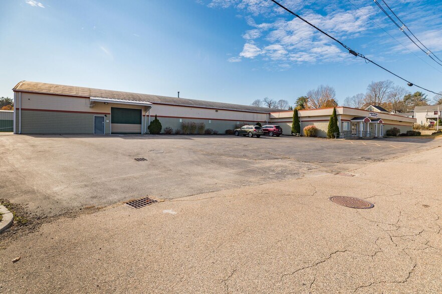 More Photos Of 16 Swamscott St, Newfields Warehouse For Lease