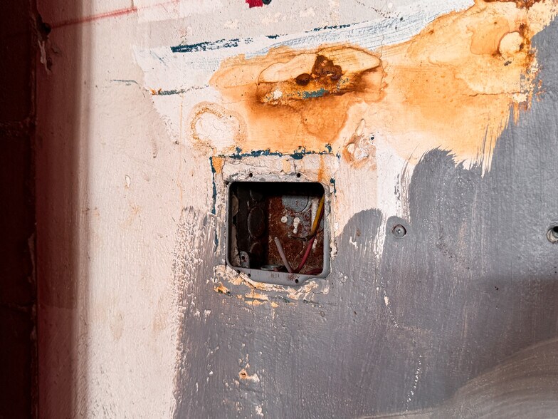 More Photos Of 701 W King St, Cocoa Warehouse For Sale