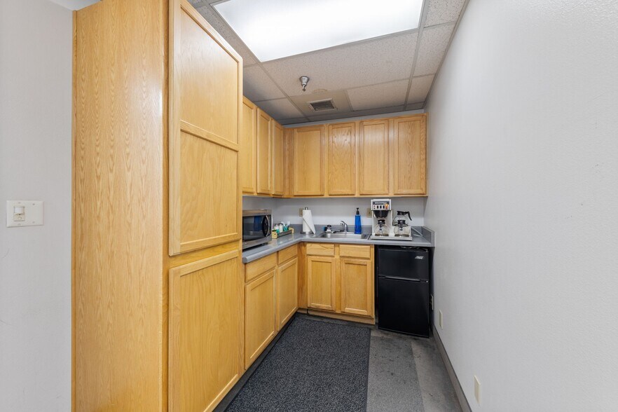 More Photos Of 1930 S Parco Ave, Ontario Industrial For Sale