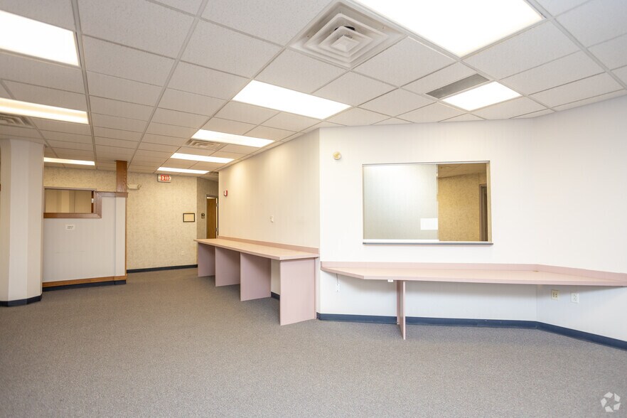 More Photos Of 205 W Market St, Lima Office For Sale