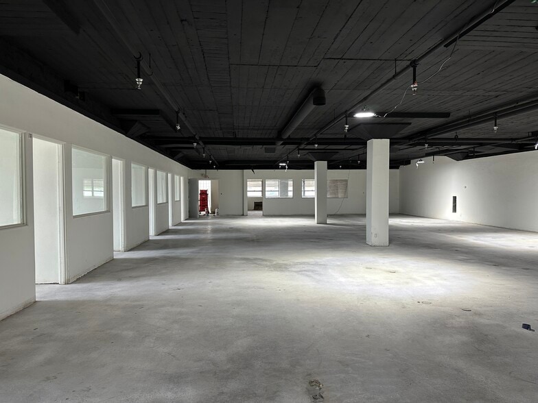 More Photos Of 301 W 3rd St, Sterling Manufacturing For Sale