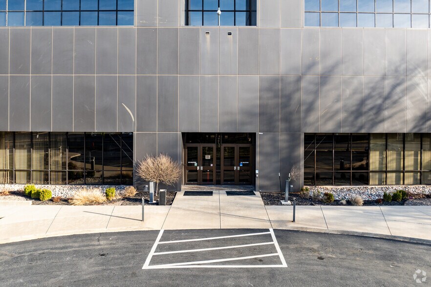 More Photos Of 901 E St. Louis St, Springfield Office For Lease