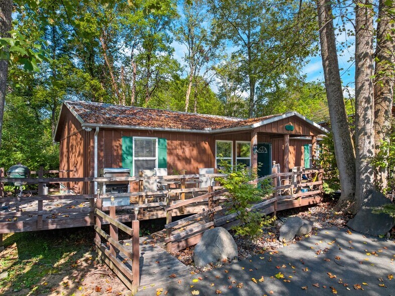 More Photos Of 4925 Hooper Hwy, Cosby Flex For Sale