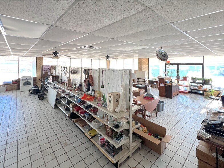 More Photos Of 209 S Country Club Rd, Anadarko Service Station For Sale