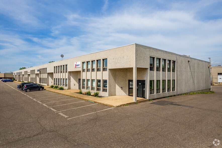 Primary Photo Of 2305-2329 Rue Guénette, Saint-Laurent Distribution For Sale