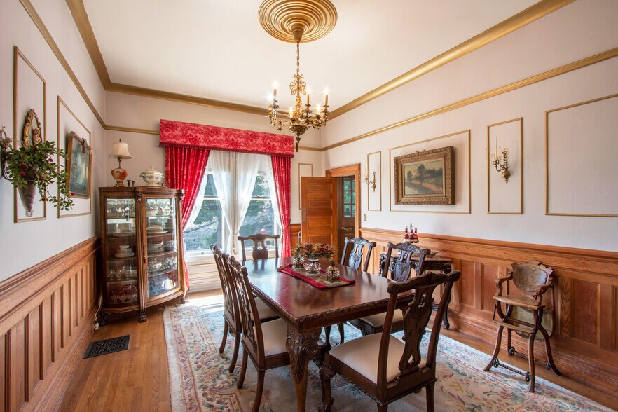 More Photos Of 608 W 6th St, The Dalles Specialty For Sale