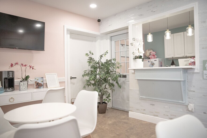 More Photos Of 2826 Santa Barbara Blvd, Cape Coral Freestanding For Sale