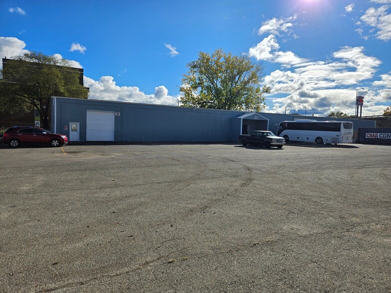 More Photos Of 322 Terminal St SW, Grand Rapids Distribution For Lease