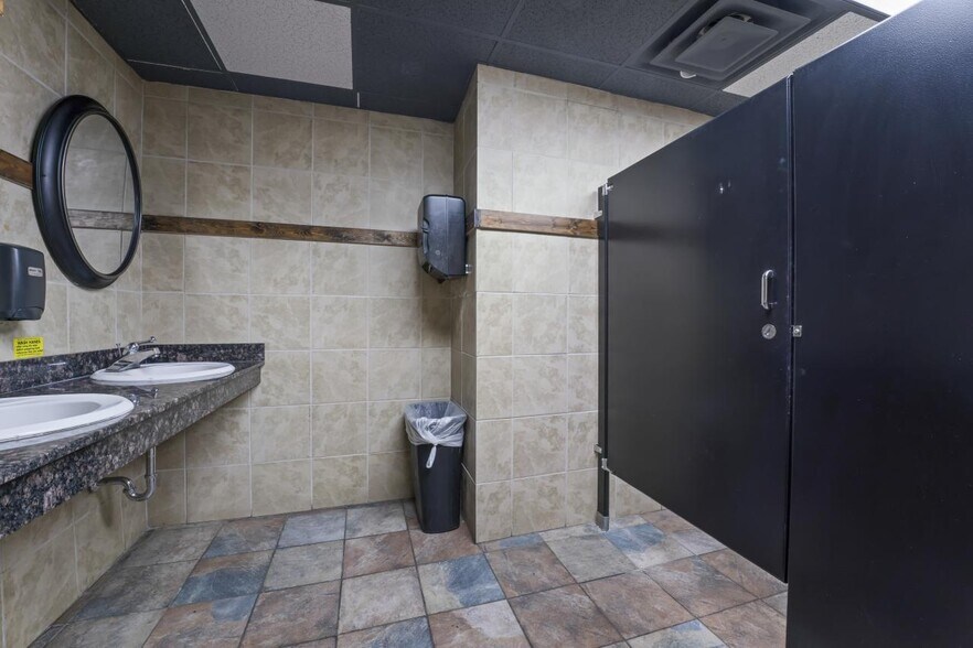 More Photos Of 51 S Pearl St, Albany Sports And Entertainment For Sale