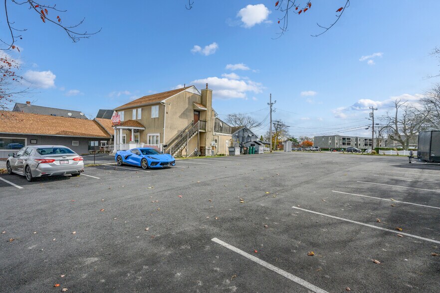 More Photos Of 488 South St, Hyannis Restaurant For Sale